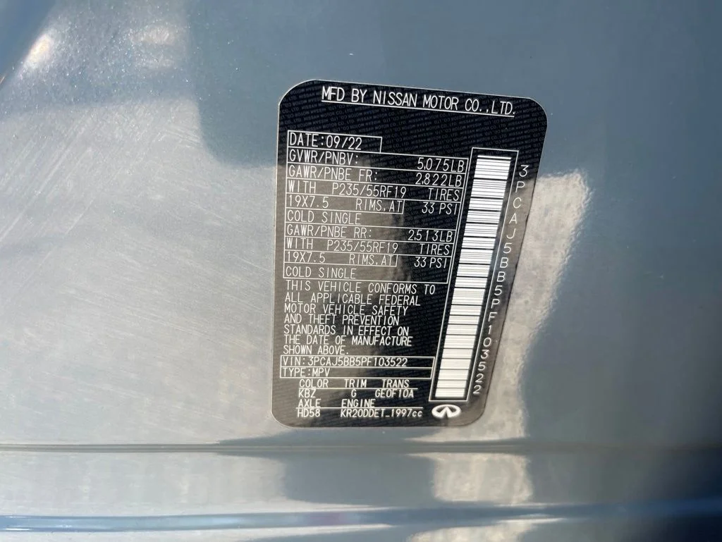 Used 2023 Gray INFINITI LUXE image 23