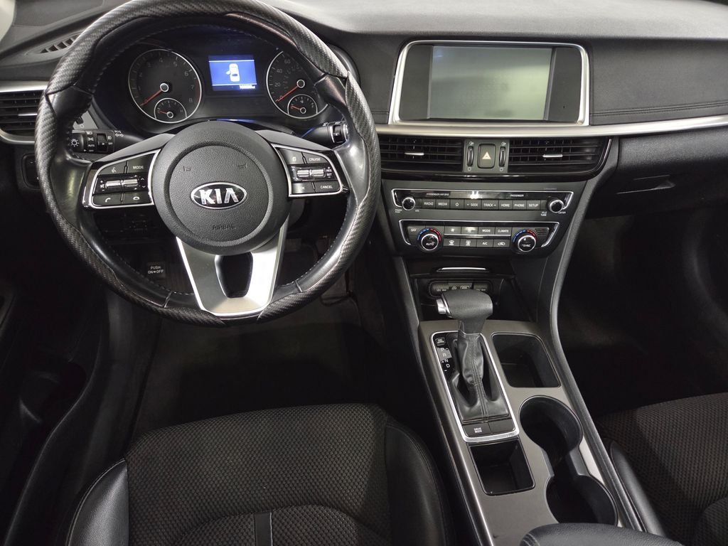 Used 2019 White Kia S image 17