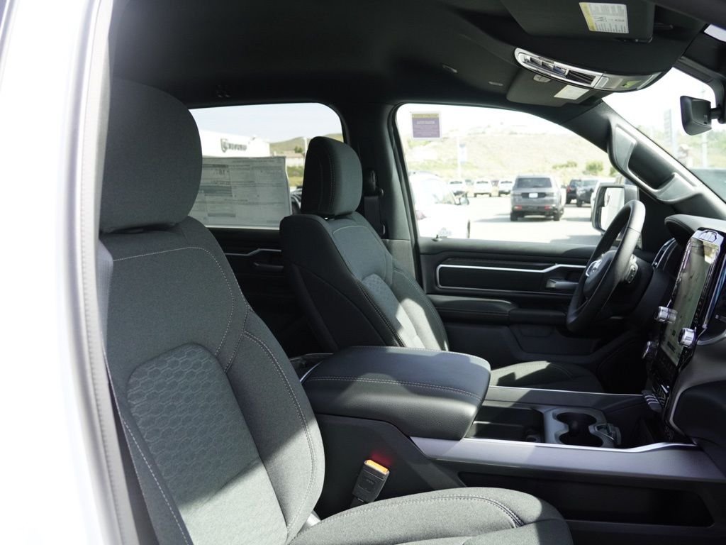 New 2026 Bright White Clear-Coat Exterior Paint RAM Big Horn/Lone Star image 21