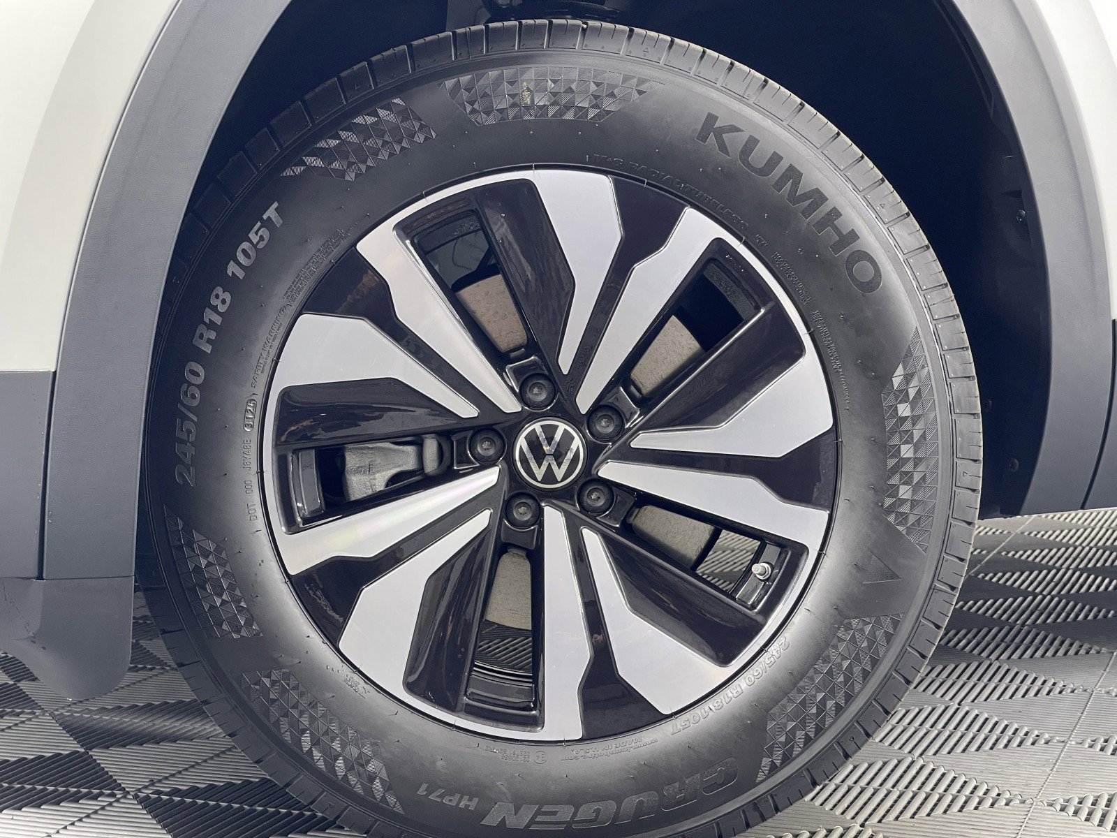 New 2026 Opal White Pearl Volkswagen 2.0T SE image 6