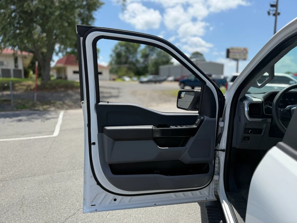 Used 2022 Oxford White Ford XL image 24