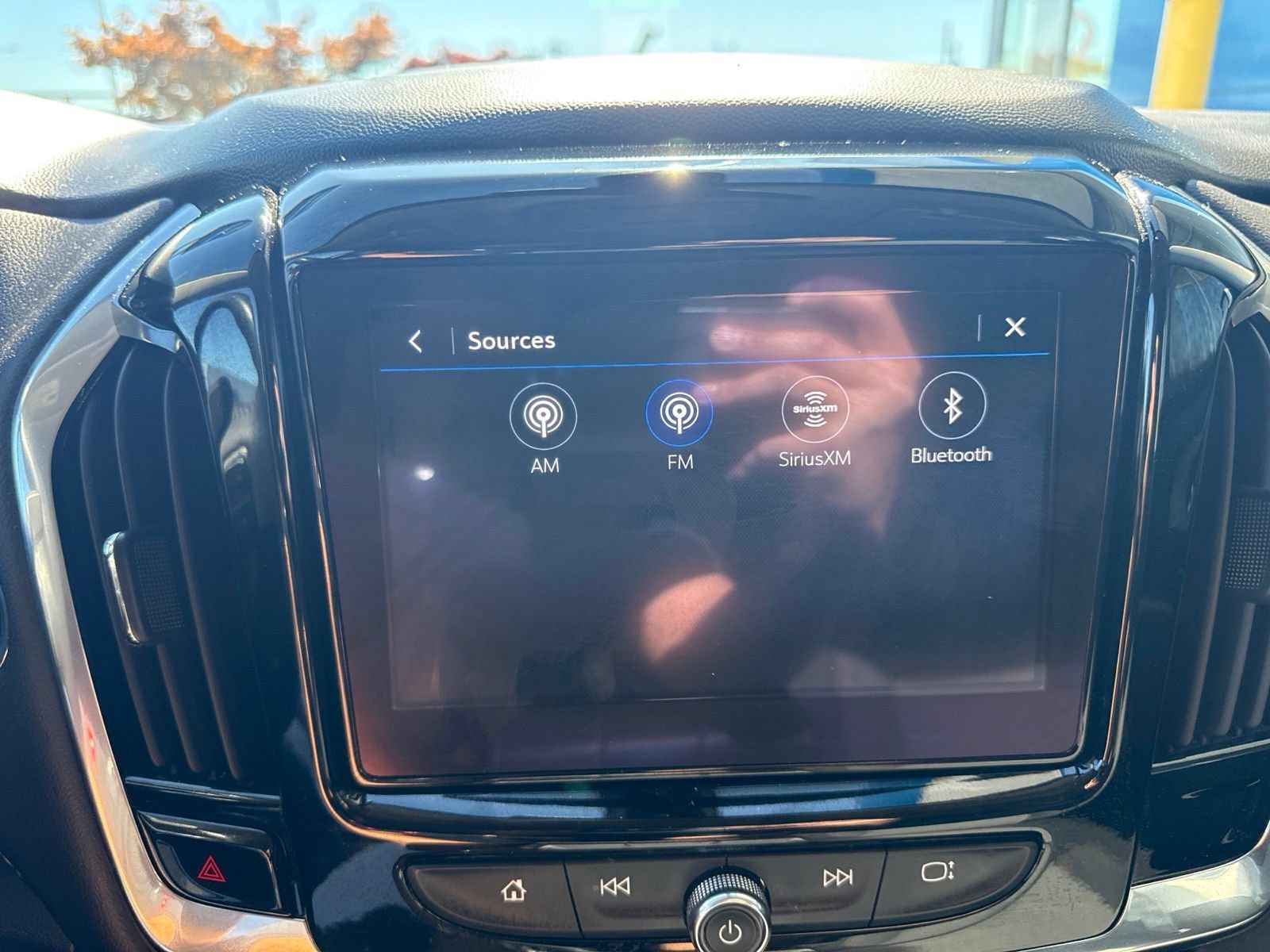 Used 2020 SUMMIT WHITE Chevrolet LT Cloth image 25