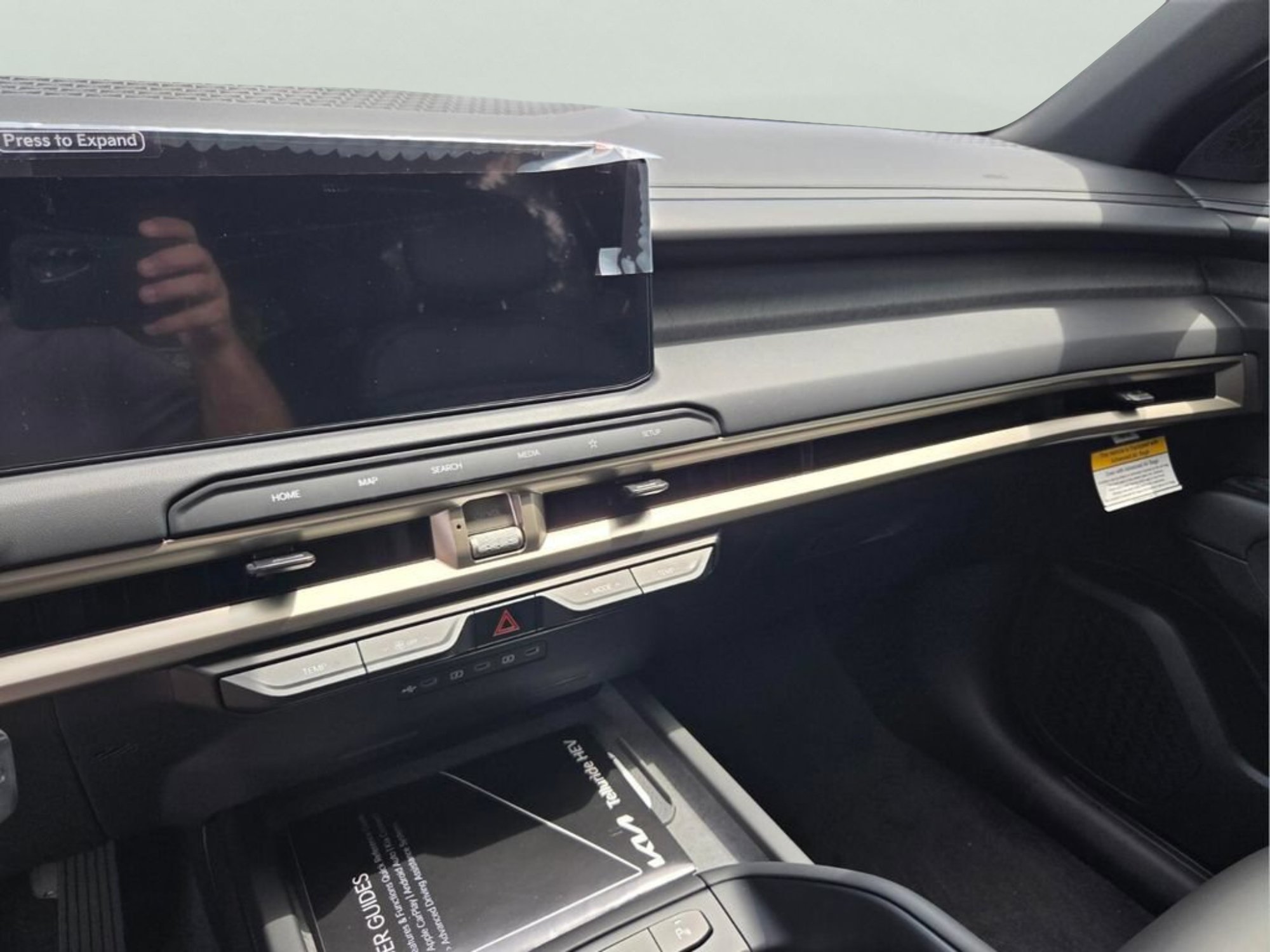 New 2027 Ivory Silver Kia EX image 20