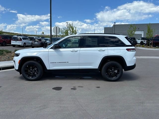 New 2026 Bright White Clear-Coat Exterior Paint Jeep Altitude image 2