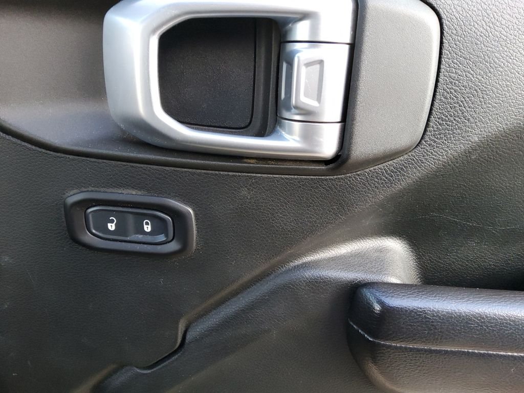 Used 2020 Green Jeep Sport image 15
