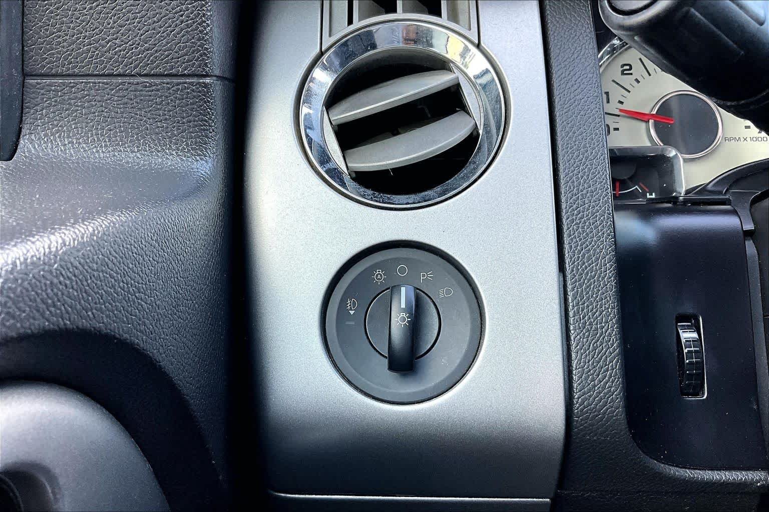 Used 2013 White Platinum Metallic Tri-Coat Ford King Ranch image 36