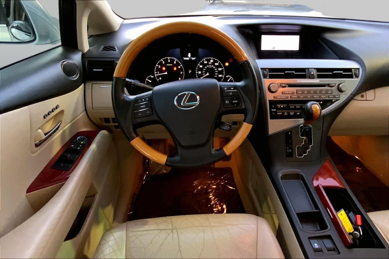 Used 2010 Starfire Pearl Lexus  image 5