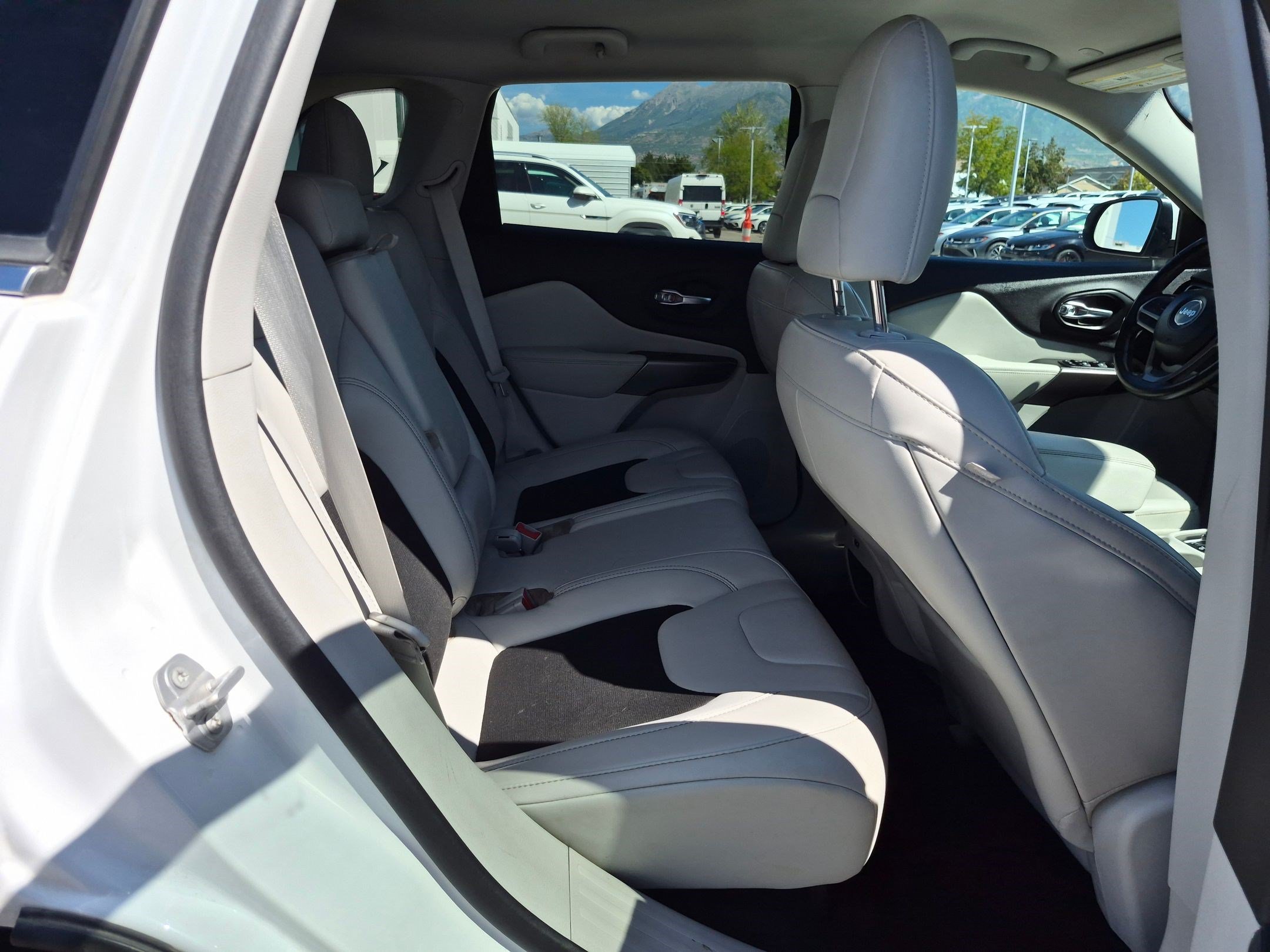 Used 2020 Bright White Clearcoat Jeep Latitude Plus image 28