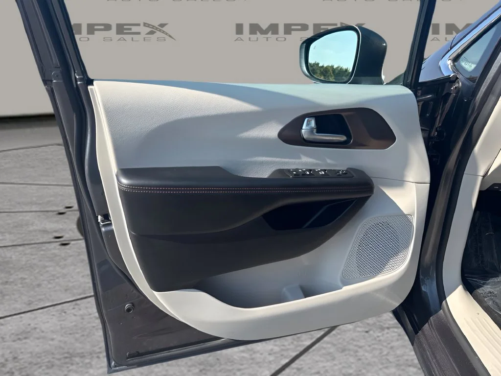 Used 2019 Gray Chrysler Touring Plus image 21