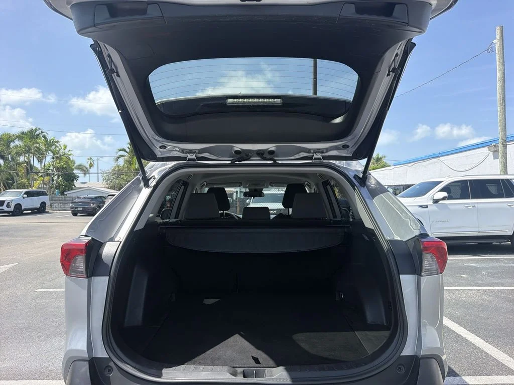 Used 2021 Silver Toyota XLE image 33