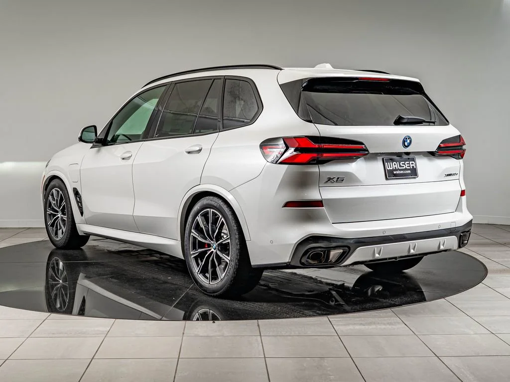 New 2026 White Metallic BMW xDrive50e image 7