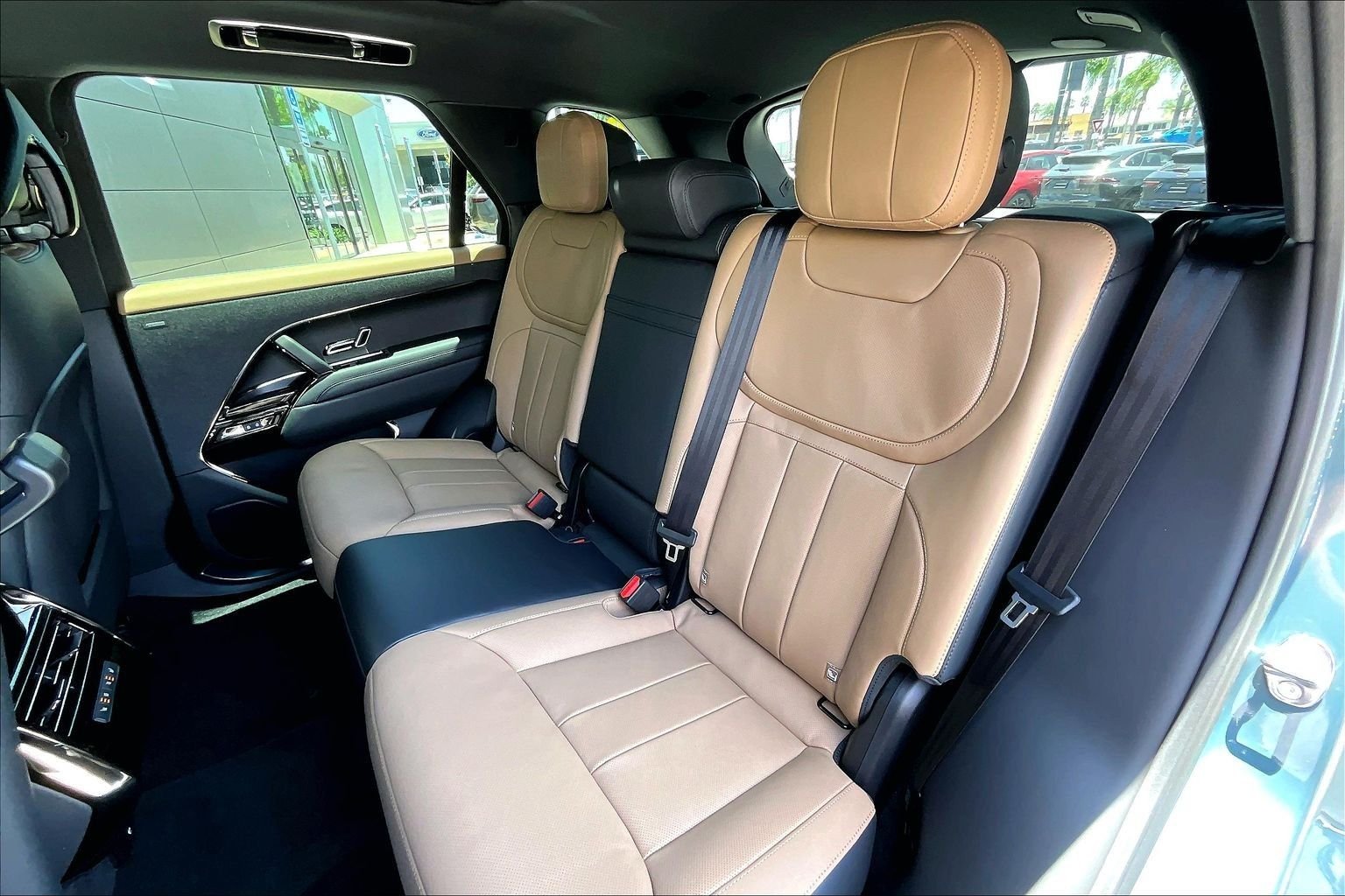 New 2026 Giola Green Land Rover Dynamic SE image 10