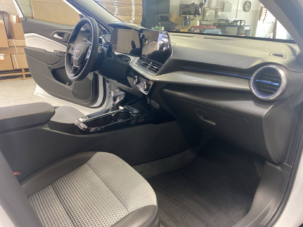 2025 Chevrolet Trax LT - Photo 37