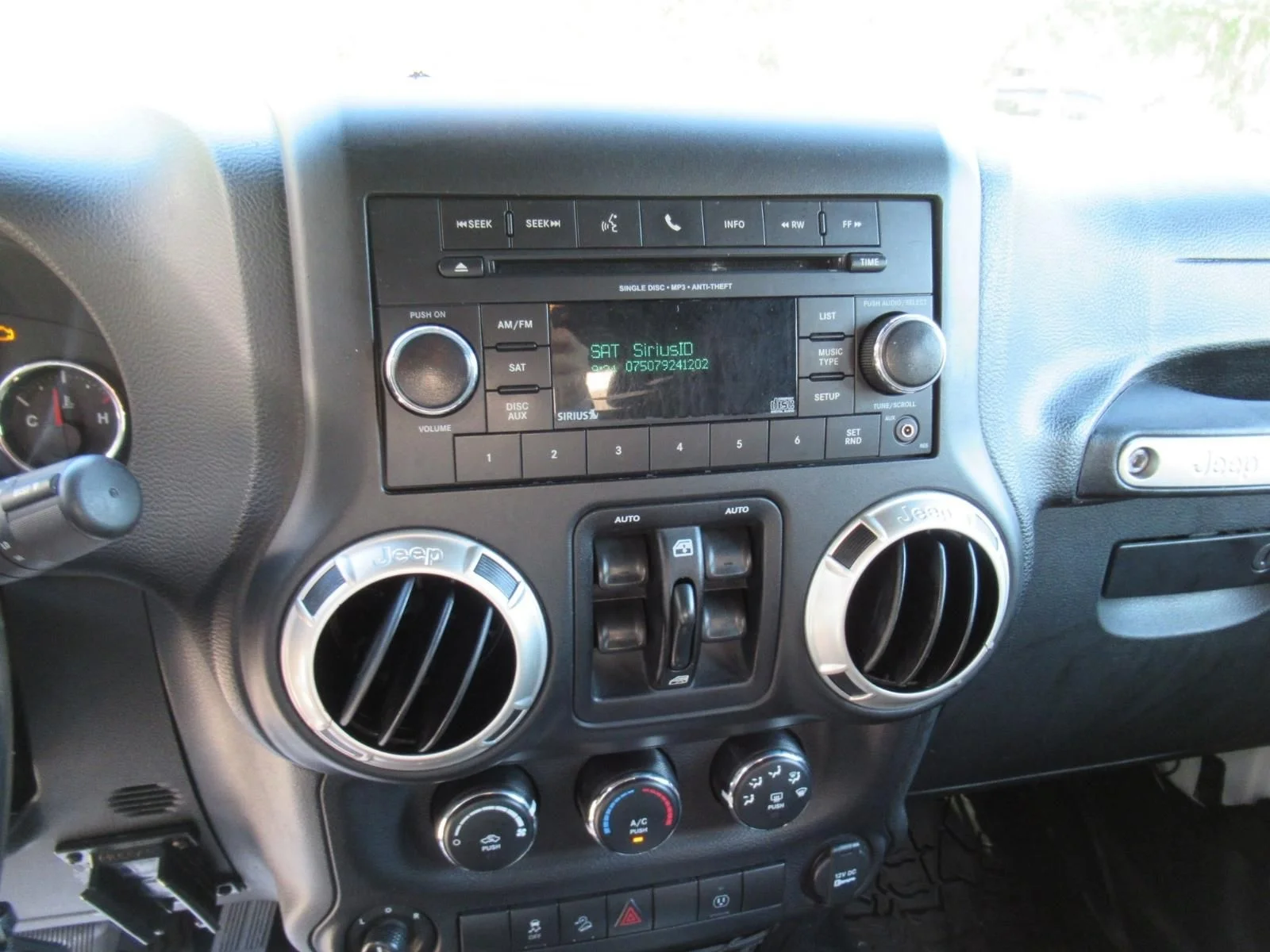 Used 2017 White Jeep Unlimited Sahara image 27