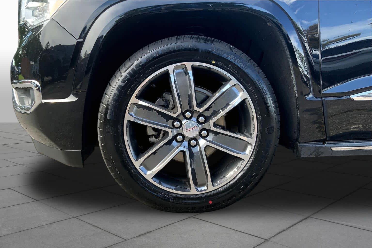 Used 2019 Ebony Twilight Metallic GMC Denali image 11