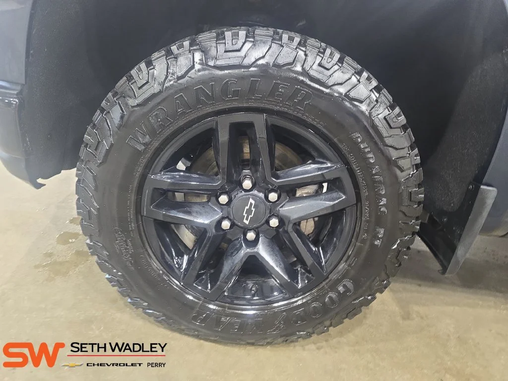 Used 2020 SHADOW GRAY METALLIC Chevrolet LT Trail Boss image 34