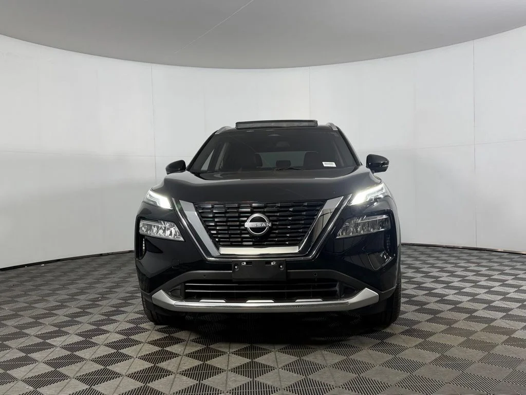 Used 2023 Black Nissan Platinum image 11