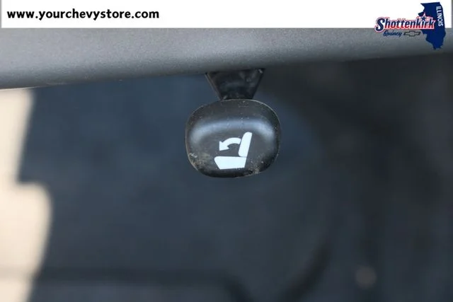 Used 2009 Silver Toyota LE image 16