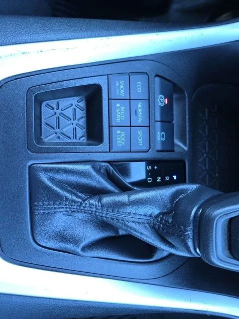 Certified Used 2022 White Toyota LE image 27