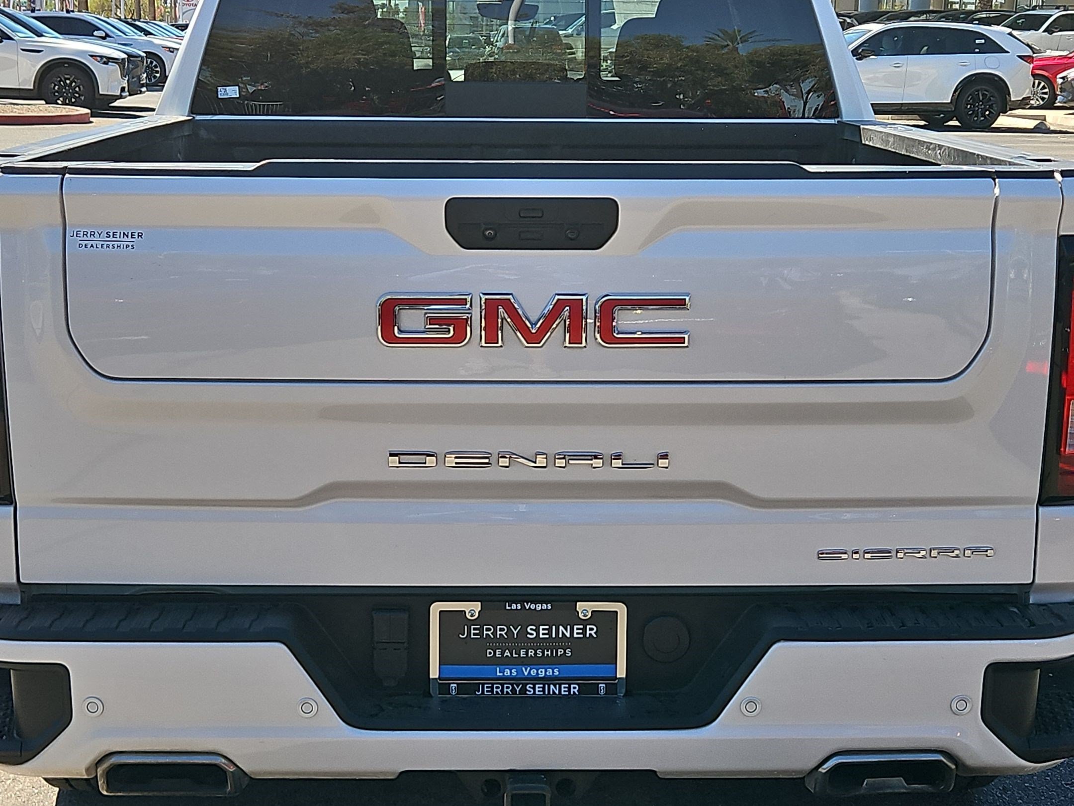 Used 2020 White Frost Tricoat GMC Denali image 14