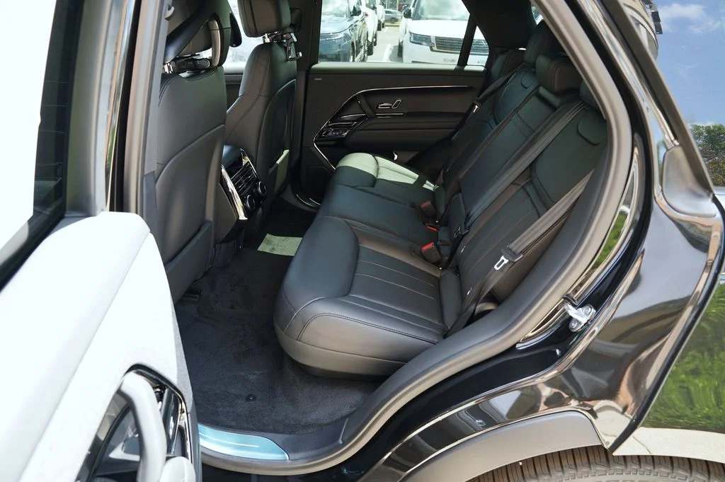 New 2026 Santorini Black Land Rover Dynamic SE image 35