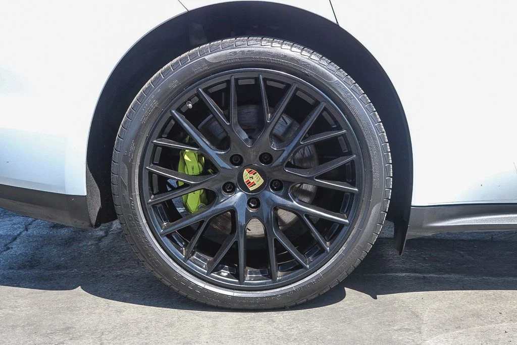 Used 2018  Porsche 4 image 11