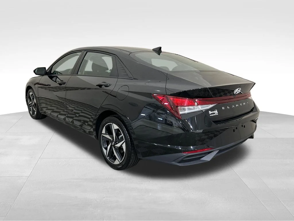 Used 2023 Black Hyundai SEL image 3
