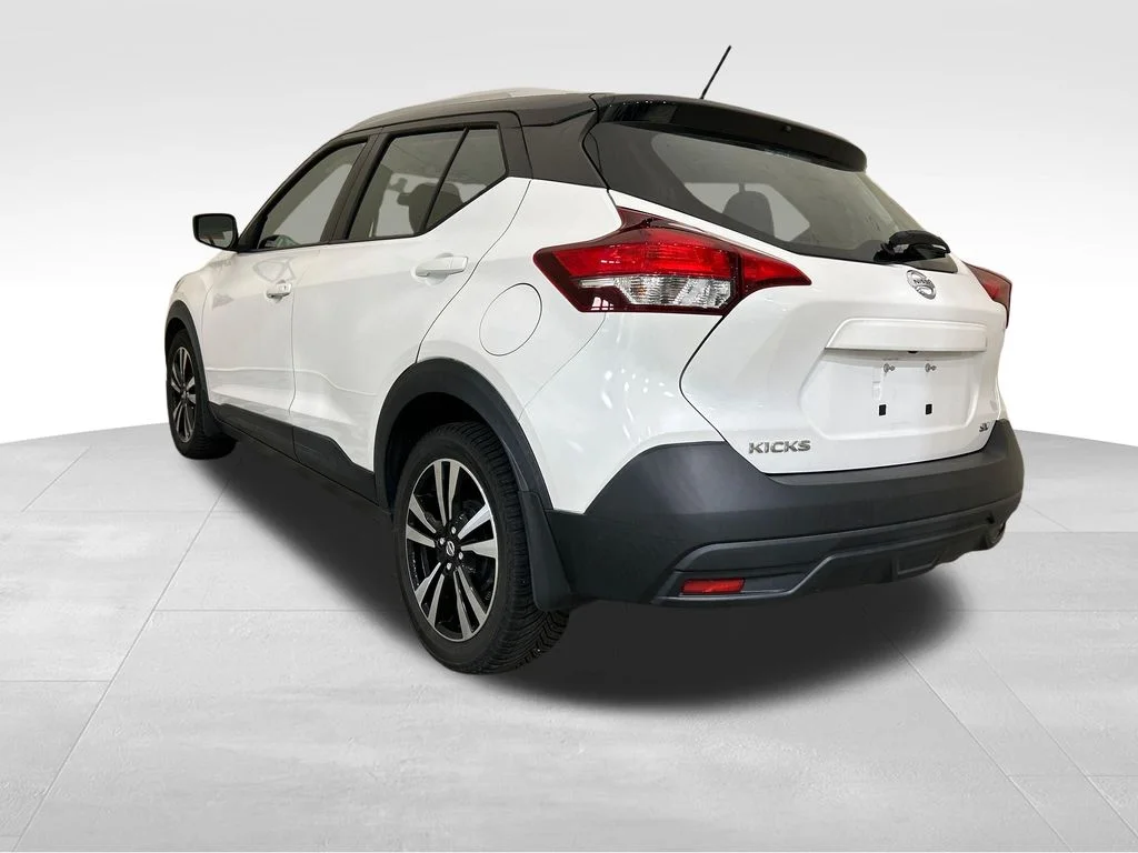 Used 2018 White Nissan SV image 3