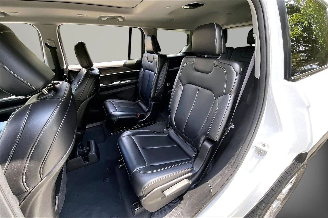 Used 2023 White Jeep Limited image 23