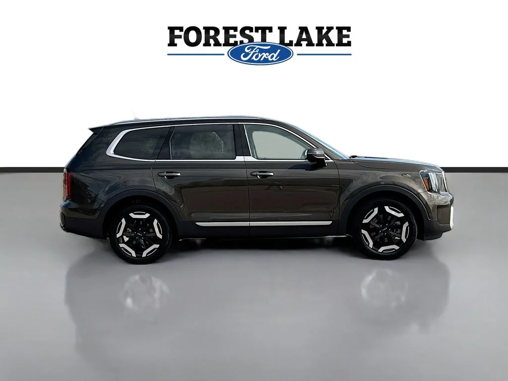 Used 2025 Dark Moss Kia S image 8