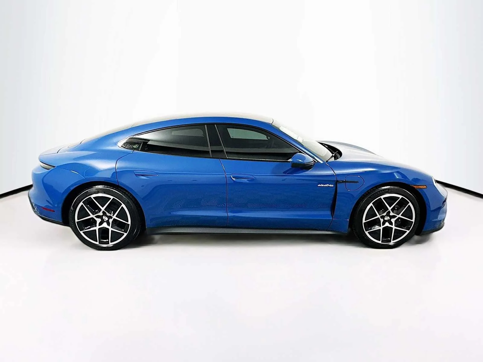 2025 Porsche Taycan Base - Photo 8