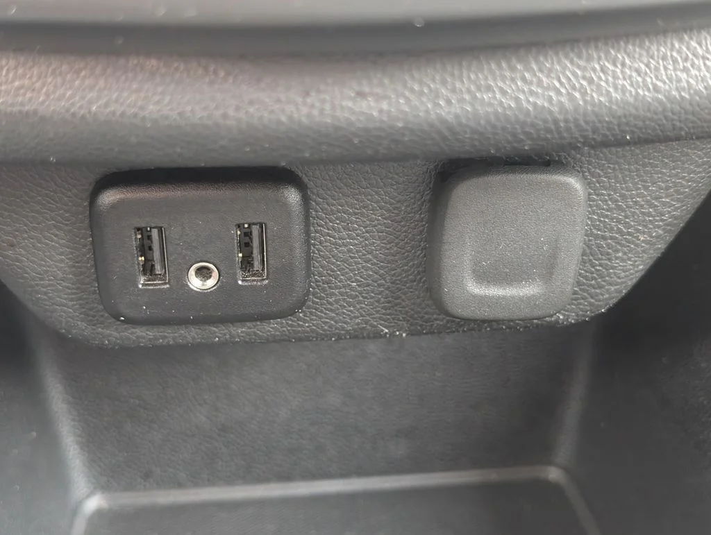 Used 2021 White Chevrolet LT image 27