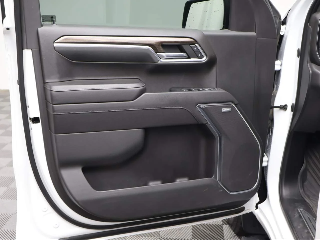 Used 2022 SUMMIT WHITE Chevrolet RST image 6