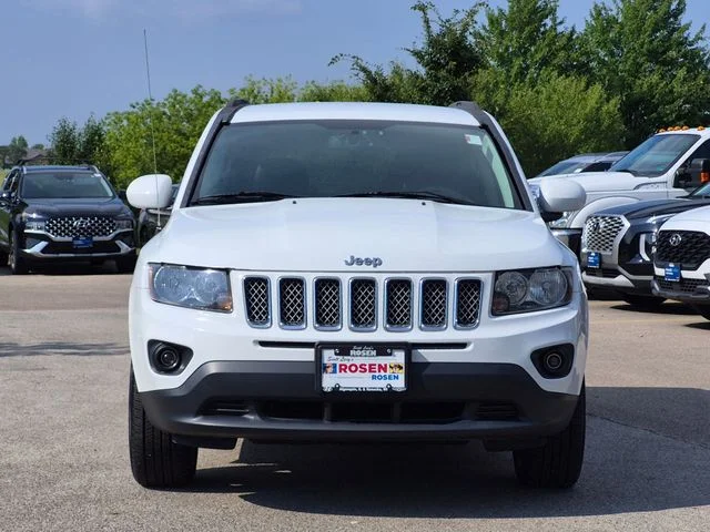 Used 2014 White Jeep Latitude image 2