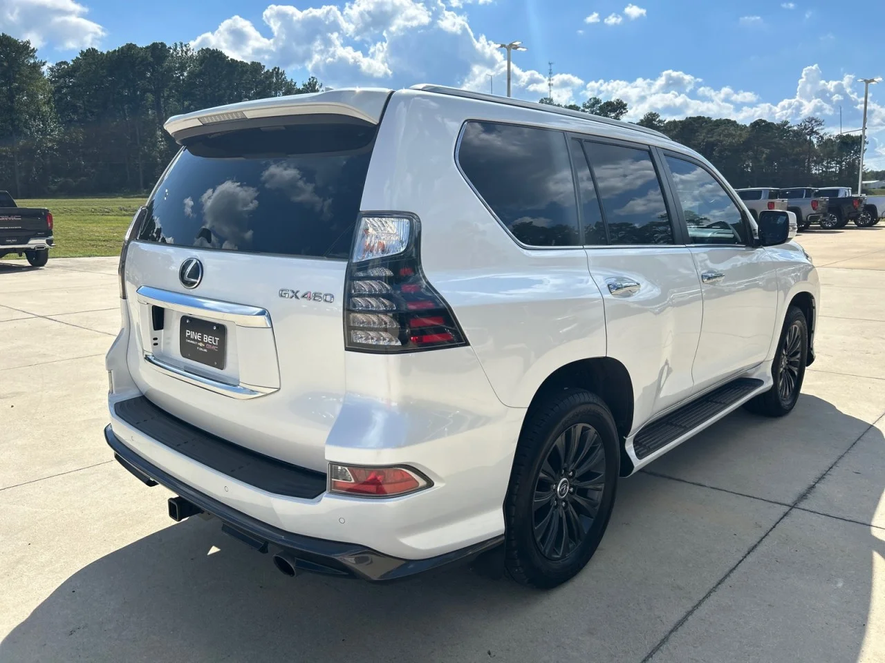 Used 2023  Lexus GX 460 Luxury image 3