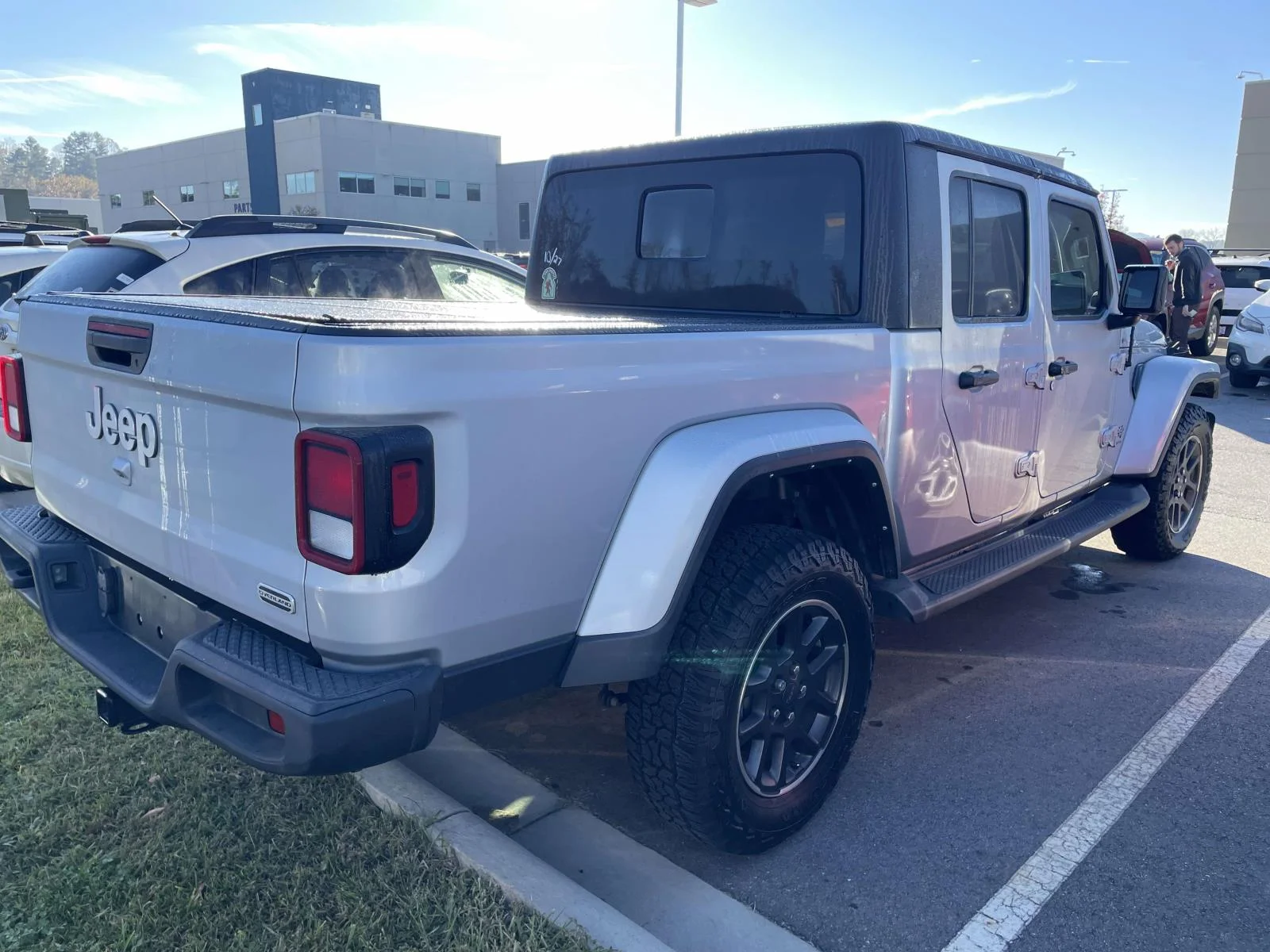 Used 2023 Silver Zynith Clearcoat Jeep Overland image 4