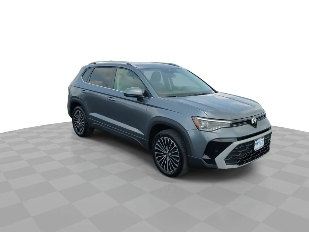 Used 2025 Gray Volkswagen 1.5T SE image 2