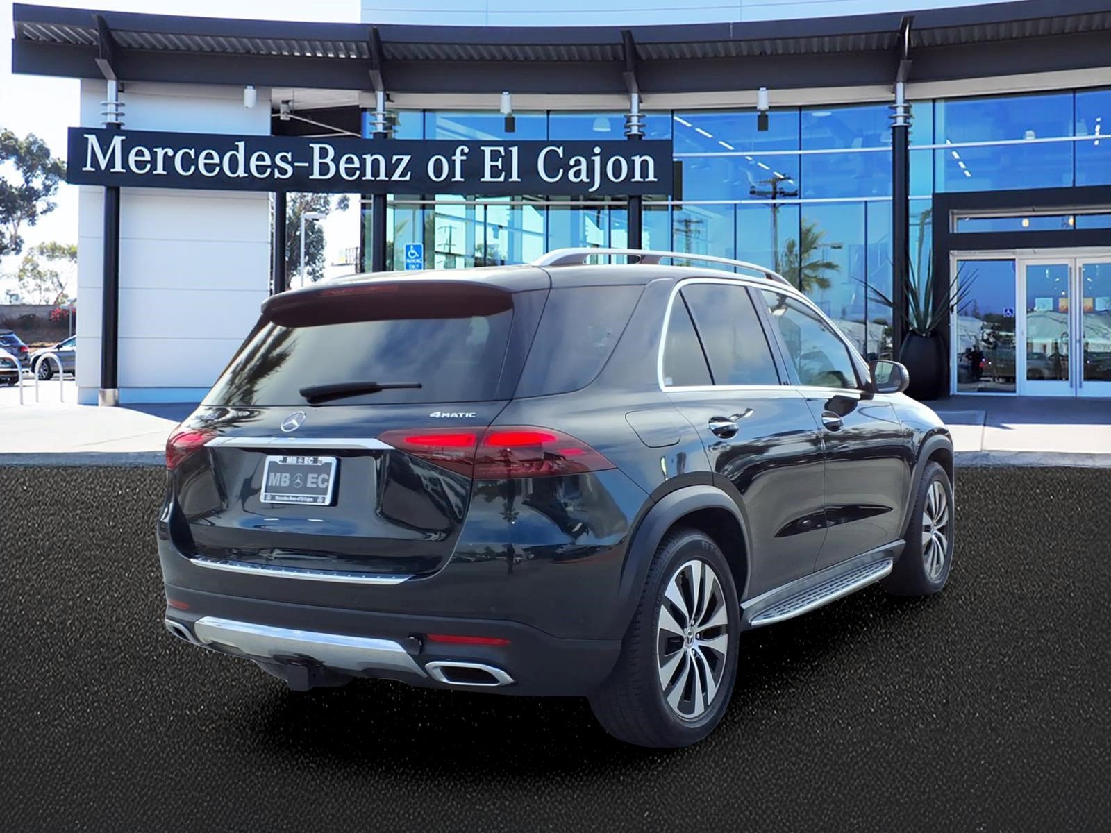 Used 2024 Emerald Green Metallic Mercedes-Benz GLE350W4 image 3