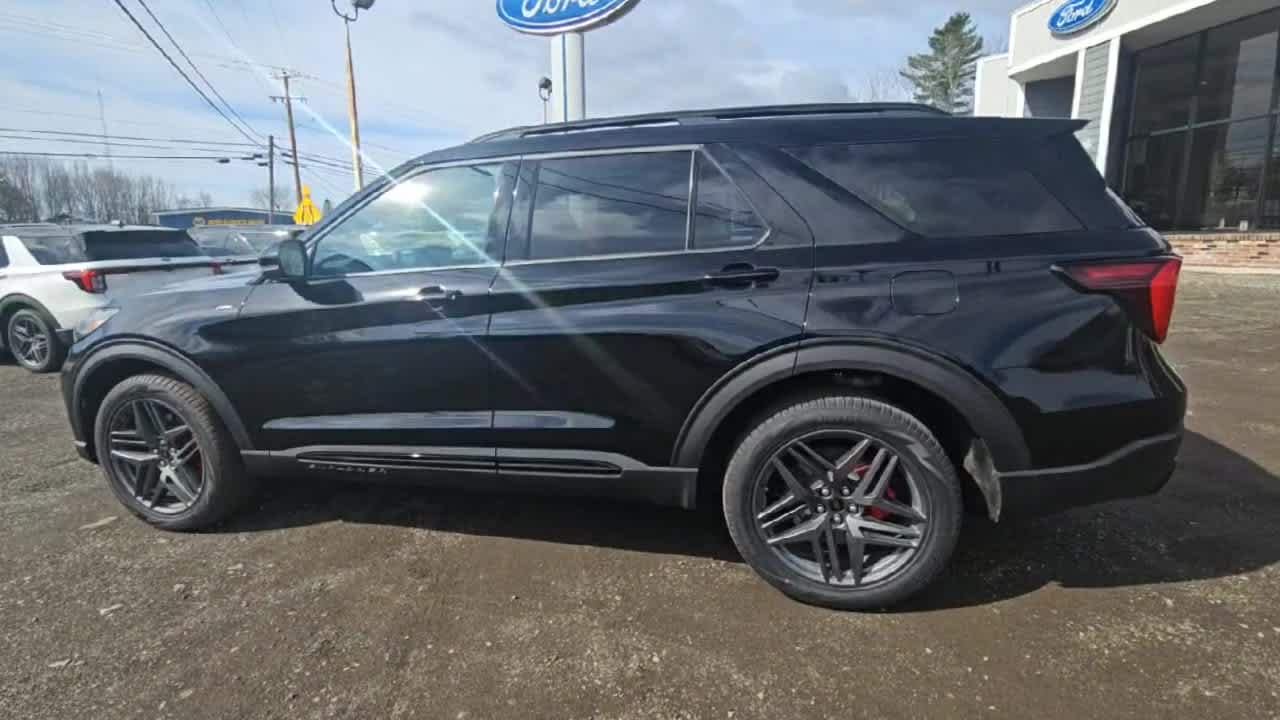 New 2026 Agate Black Metallic Ford ST-Line image 5