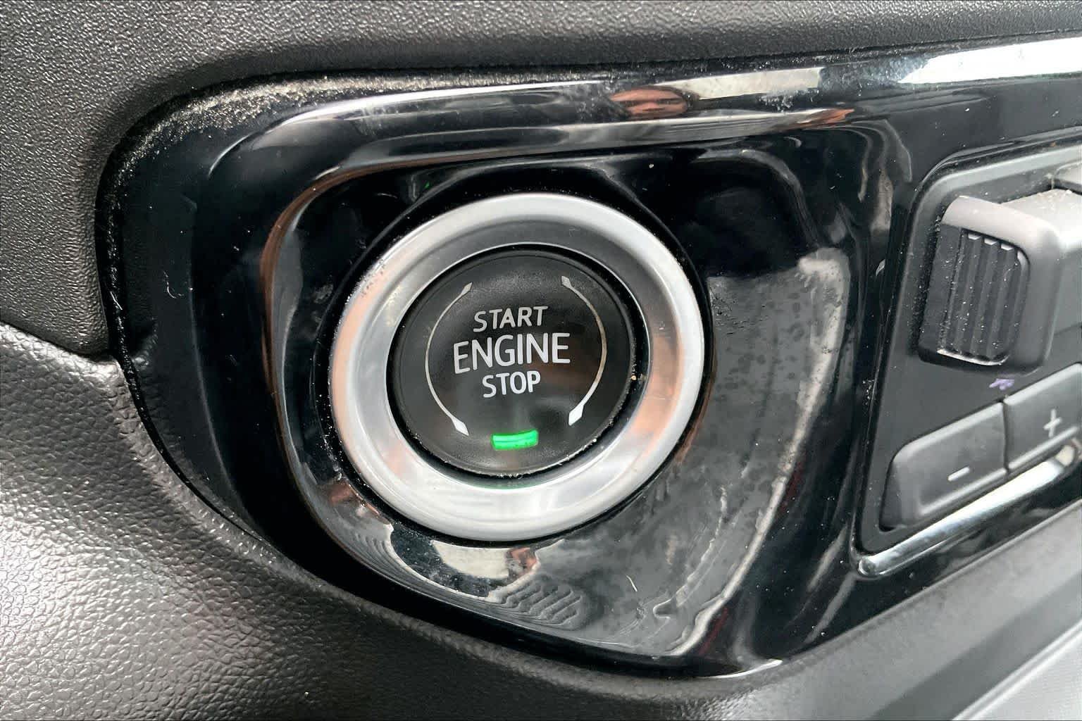 Used 2022 Titanium Rush Metallic GMC Elevation image 31