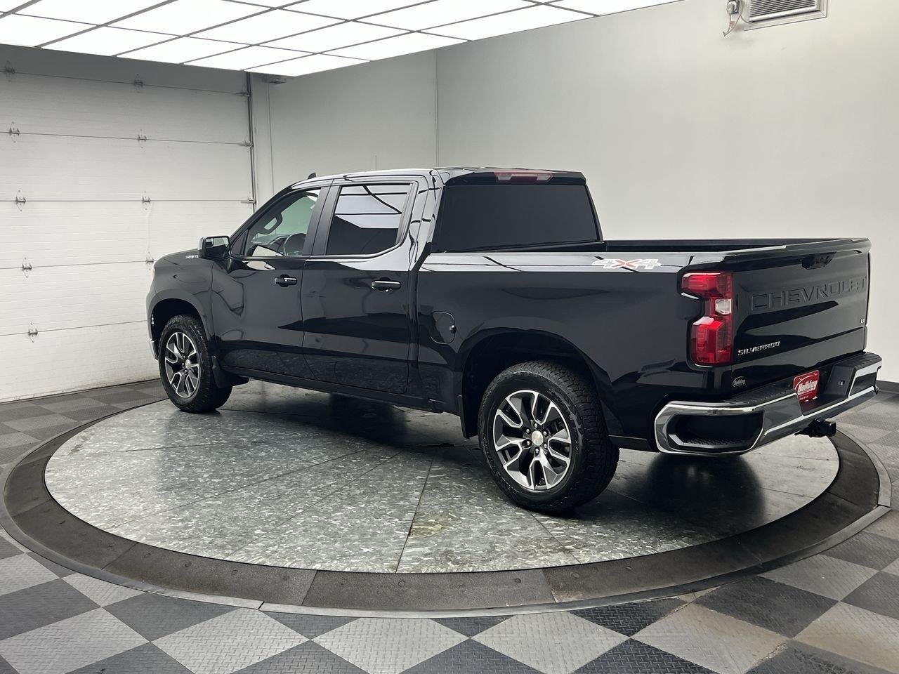 2024 Chevrolet Silverado 1500 LT - Photo 2