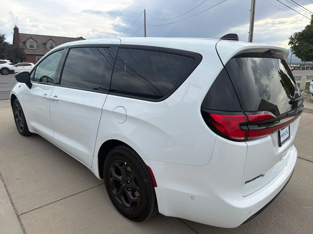 Used 2024 White Chrysler Select S Appearance image 5