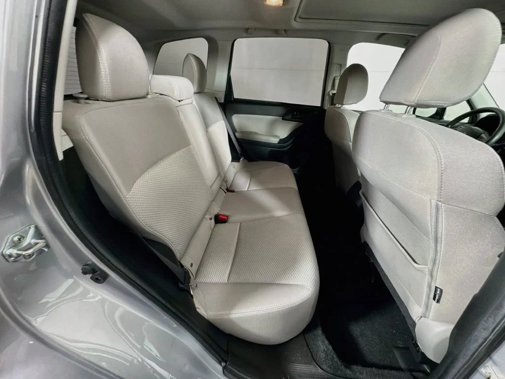 Used 2016 Silver Subaru 2.5i Premium image 33