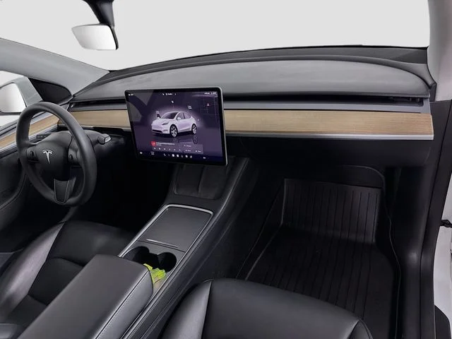 Used 2023  Tesla Long Range image 29