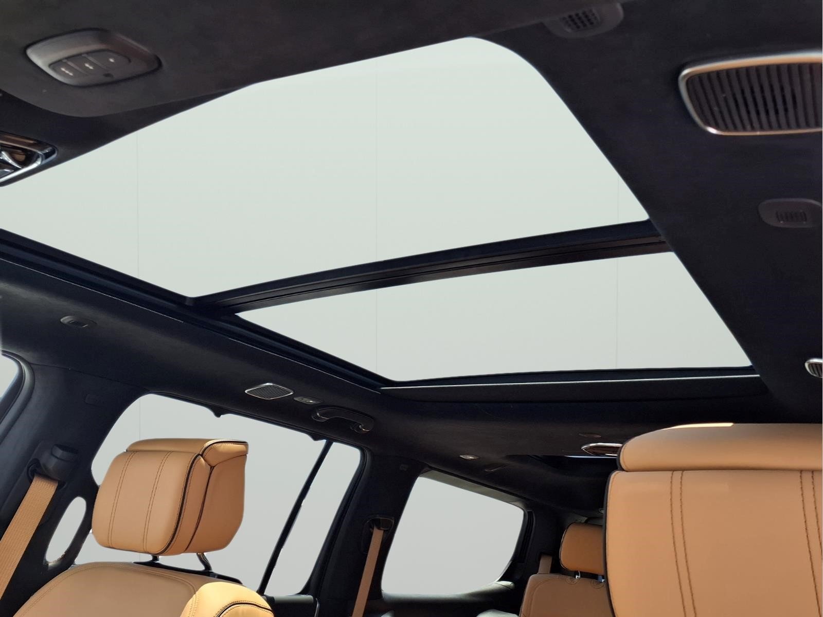 New 2026 Bright White Clear-Coat Exterior Paint Jeep Summit Reserve image 12