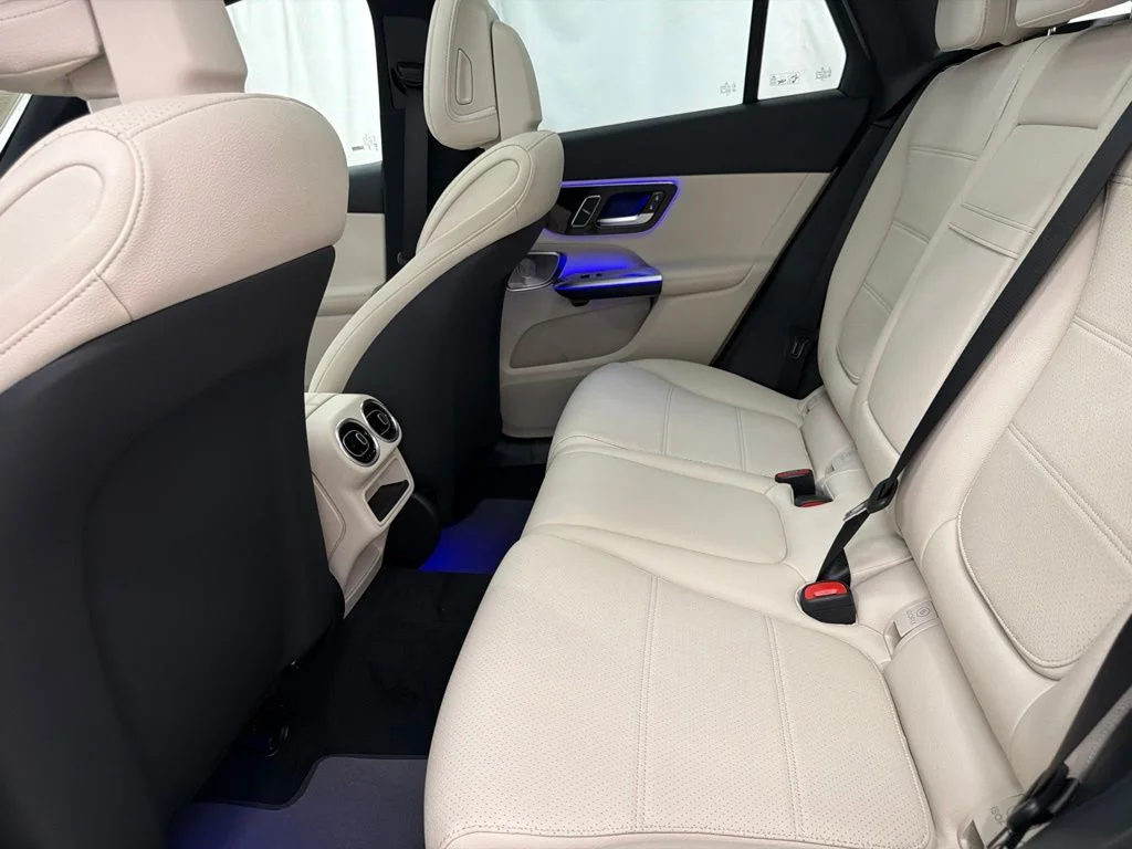 New 2027 White Mercedes-Benz GLC 300 image 19