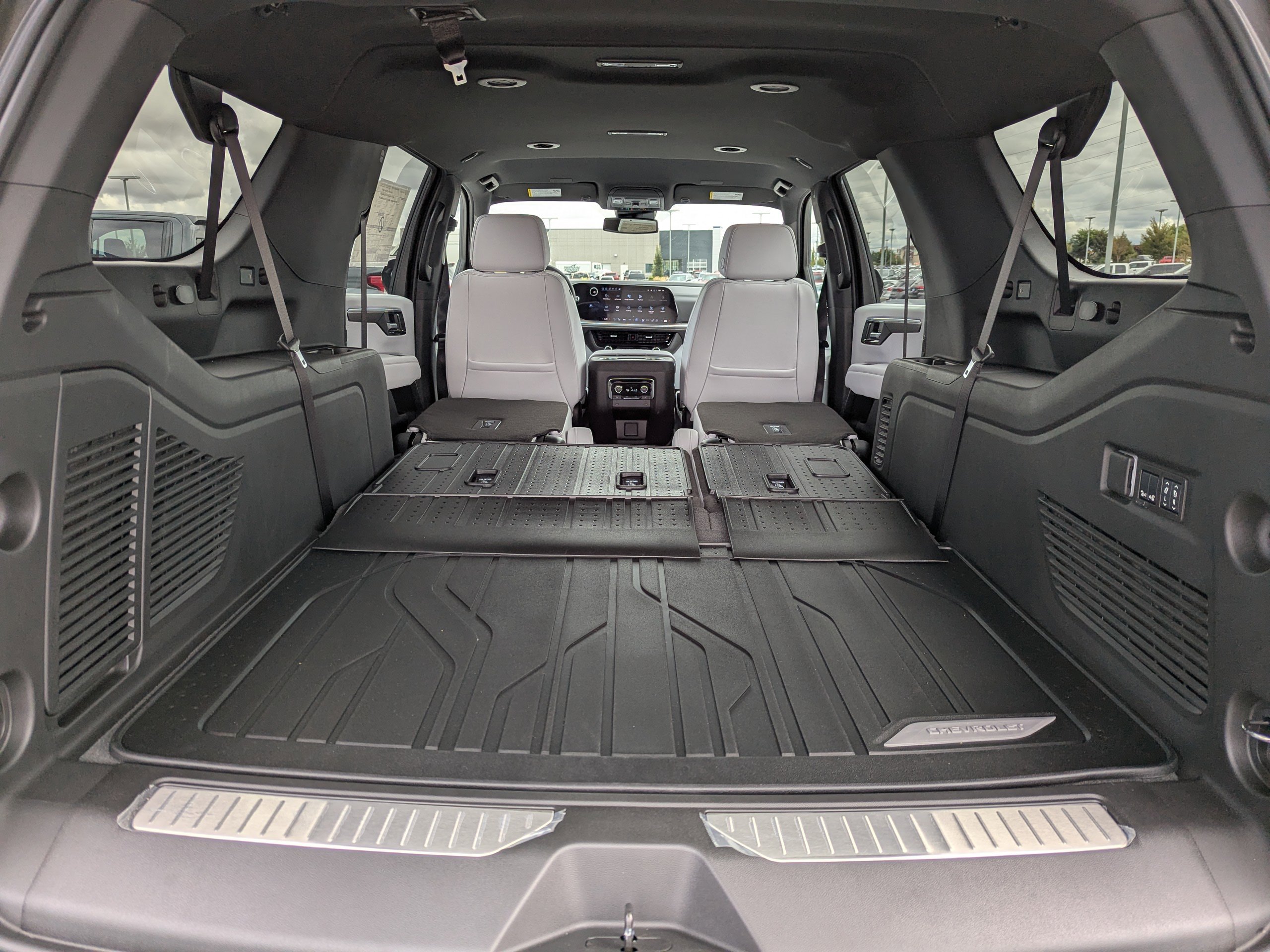 2025 Chevrolet Suburban Premier - Photo 38