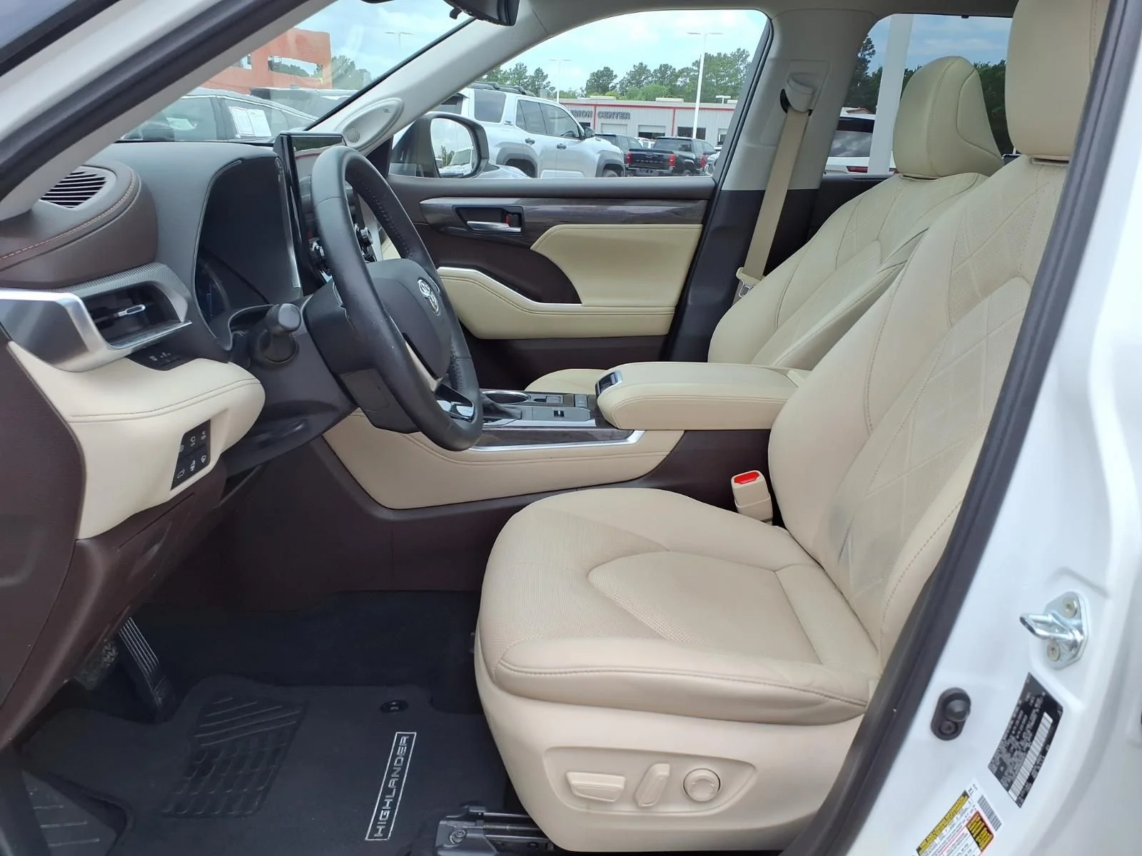 Used 2021 White Toyota Platinum image 16