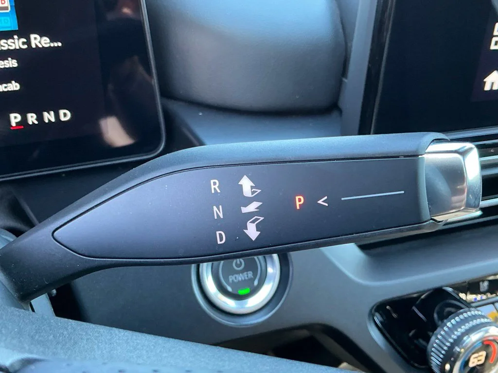 Used 2024  Acura Base image 41