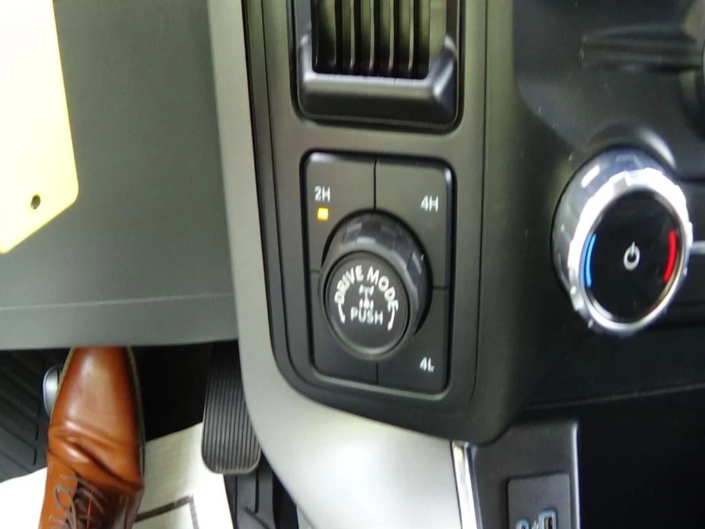 Certified Used 2024 Agate Black Um Ford XLT image 22